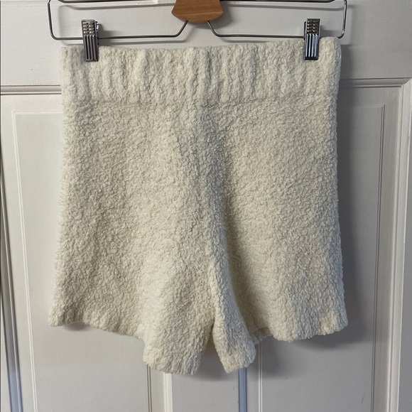 SKIMS Other - Skims cozy boucle cozy knitted shorts in ivory women’s size S/M